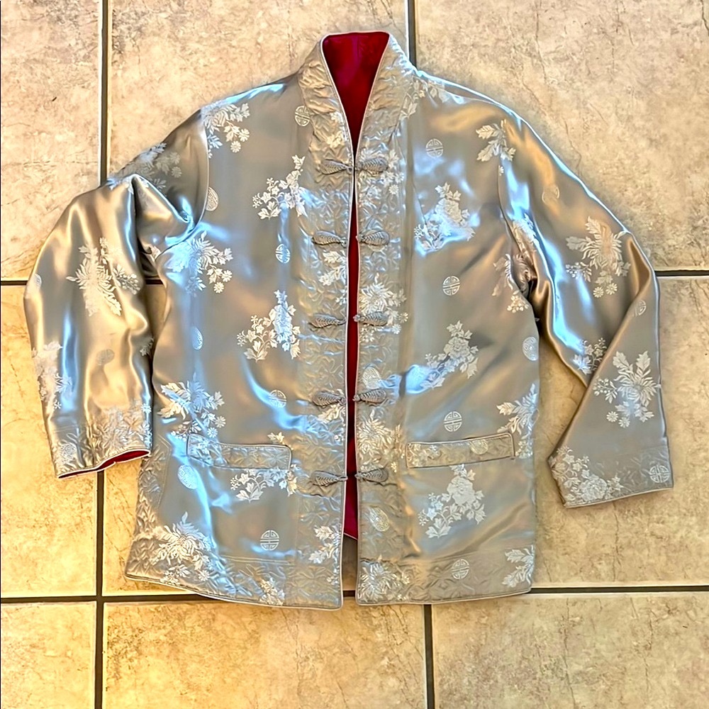 Elegant Silver Floral Jacket with Red Lining